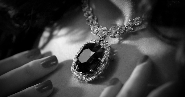 Viên kim cương đen dính phải "lời nguyền" huyền bí, hiện ở đâu? avatar1742094276783 1742094277059364285287 98 0 1036 1500 crop 1742094303525556602083jpg
