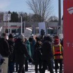 Đế chế Tesla 800 tỷ USD đang bị Elon Musk nhấn chìm: Hàng trăm người biểu tình tại các showroom, nhiều trạm sạc bị đốt cháy, làn sóng kêu gọi 'bán xe, bán tháo cổ phiếu' dâng cao chưa từng có avatar1742104154043 1742104154550208741851png
