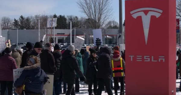 Đế chế Tesla 800 tỷ USD đang bị Elon Musk nhấn chìm: Hàng trăm người biểu tình tại các showroom, nhiều trạm sạc bị đốt cháy, làn sóng kêu gọi 'bán xe, bán tháo cổ phiếu' dâng cao chưa từng có avatar1742104154043 1742104154550208741851png