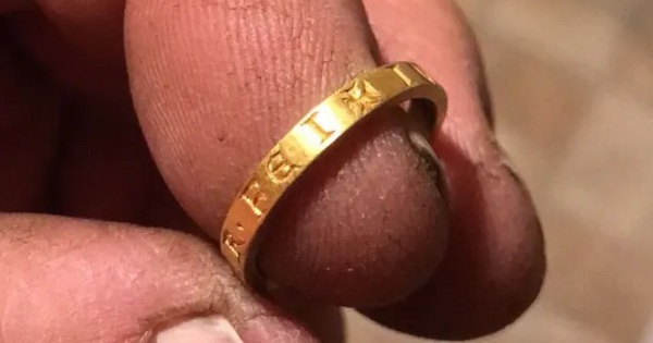 Người đàn ông đào được nhẫn vàng 700 năm tuổi với thông điệp đặc biệt avatar1742189770704 1742189770978390814641jpg