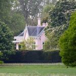 Bí ẩn về ngôi nhà bỏ hoang sát bên dinh thự màu hồng nơi vợ chồng William - Kate đang sống cùng 3 con avatar1742219039079 1742219039284996386657 0 54 315 558 crop 17422190743061851840552jpg