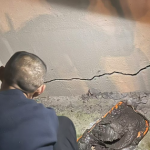 Người đàn ông ở Trung Quốc chi 10 tỷ đồng mua căn hộ cao cấp, mới ở 3 tháng tường đã nứt toác, liền làm đơn khiếu nại: Ban quản lý khẳng định ‘‘nứt tường là chuyện bình thường’’ avatar1742271595156 17422715955131355165300png