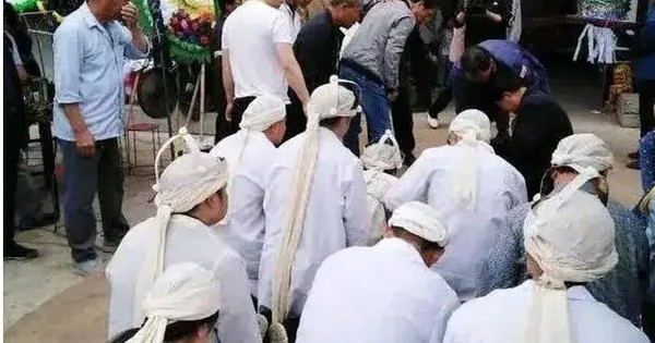 Tổ chức xong tang lễ cho mẹ, người đàn ông nhận được cuộc gọi của bác sĩ: Vào viện gấp, bà đang trong này avatar1742364462848 17423644635281086493336 18 0 408 624 crop 17423644864661350579634jpg