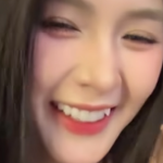 Quỳnh Alee tung video hấp dẫn, "trêu đùa trái tim" 500 anh em viewer avatar1742378205345 1742378205595490369805 14 0 312 569 crop 1742378293168974299602png