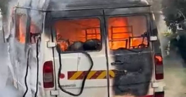 Xe buýt bất ngờ bốc cháy khiến 4 người tử vong avatar1742388615447 174238861610686858461 0 85 315 589 crop 17423886272331682253035jpg