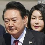 Nghi vấn Đệ nhất phu nhân Hàn Quốc mắng vệ sĩ sau khi tổng thống bị bắt avatar1742440270777 1742440271166246811277 0 54 315 558 crop 17424402843481707429723jpg