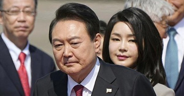 Nghi vấn Đệ nhất phu nhân Hàn Quốc mắng vệ sĩ sau khi tổng thống bị bắt avatar1742440270777 1742440271166246811277 0 54 315 558 crop 17424402843481707429723jpg