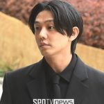 Ảnh đế tù tội Yoo Ah In thốt lên 1 câu đáng sợ ngay giữa tang lễ của cha avatar1742616661923 17426166625782142553545jpg