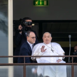 Hình ảnh Giáo hoàng Francis lần đầu tiên xuất hiện trước công chúng sau nhiều tuần avatar1742739778484 1742739778998352694962 0 25 315 529 crop 17427398978491956931772png