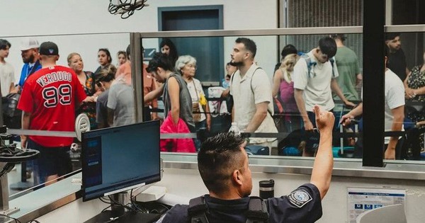 Mỹ trục xuất người có thẻ xanh avatar1742980159571 1742980159853226264570 0 159 563 1059 crop 17429802085851981793457jpg