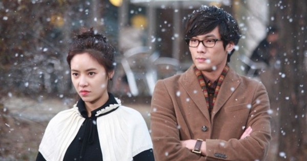 Cặp đôi phim giả tình thật tái hợp sau 16 năm: Nhà gái là phú bà đẹp nức tiếng, nhà trai trẻ mãi không già avatar1743140565569 174314056644447738408jpg