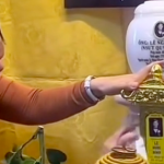 Vợ Quý Bình vừa lau bàn thờ cho chồng vừa nghẹn ngào tâm sự: "Em vẫn như xưa, cắm hoa xấu hoắc" avatar1743224169344 1743224169809816061367 0 0 314 600 crop 17432242034091055942586png