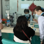 Từ chối phục vụ người phụ nữ 60 tuổi làm thủ tục chuyển khoản hơn 107 triệu đồng, nữ nhân viên ngân hàng được cảnh sát khen thưởng avatar1743397304494 17433973048811441247680png