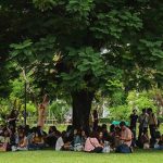 Bị cảnh báo động đất phải sơ tán khỏi các tòa nhà, dân văn phòng Thái Lan kéo nhau ra công viên làm việc tiếp avatar1743411561683 1743411561980115351955 0 35 315 539 crop 174341158249556168742jpg