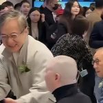 Thành Long 70 tuổi xuất hiện với mái tóc bạc trắng, thời gian quả thật không chừa một ai avatar1743902548207 174390254883875614836 0 0 314 600 crop 17439026109351371046787jpeg