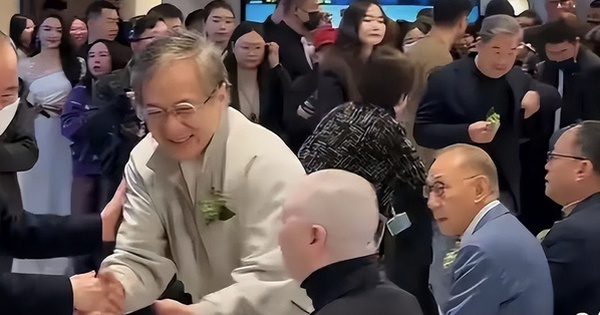 Thành Long 70 tuổi xuất hiện với mái tóc bạc trắng, thời gian quả thật không chừa một ai avatar1743902548207 174390254883875614836 0 0 314 600 crop 17439026109351371046787jpeg