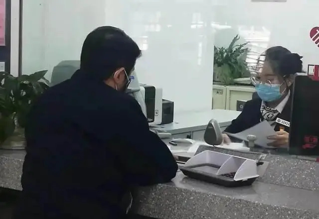 Người đàn ông 54 tuổi có khoản nợ xấu 450 tỷ đồng, tòa án phán quyết: “Giám đốc ngân hàng bị phạt 350 triệu đồng”- Ảnh 3.