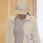 Hoa hậu Vbiz "đẹp vượt thời gian" sơ hở để lộ vòng 2 lùm lùm, hội mẹ bỉm lướt qua nói đúng 1 câu avatar1744360660587 1744360661010885545810png