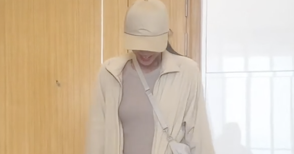 Hoa hậu Vbiz "đẹp vượt thời gian" sơ hở để lộ vòng 2 lùm lùm, hội mẹ bỉm lướt qua nói đúng 1 câu avatar1744360660587 1744360661010885545810png