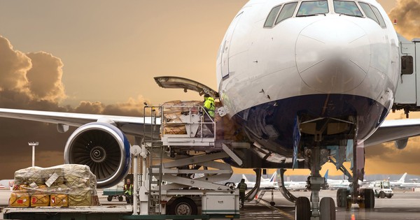 Tranh thủ 90 ngày Mỹ tạm hoãn thuế đối ứng, hàng loạt gã khổng lồ công nghệ gửi thư khẩn yêu cầu đối tác tại châu Á làm 'như thể không có ngày mai' để tích hàng avatar1744362587377 174436258761948357180jpeg