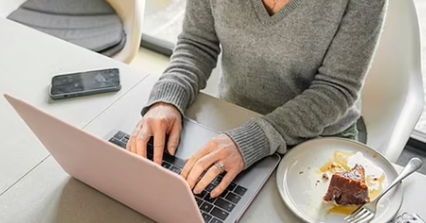 Gõ bàn phím 21 triệu lần để giả vờ làm việc, nữ cảnh sát bị đuổi khỏi ngành avatar1744428535489 17444285356951672499573 0 64 274 503 crop 17444285563122010791052png