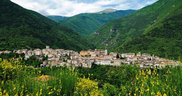 Thị trấn sống chung với gấu hoang avatar1744511011385 17445110117081470547606 0 37 315 541 crop 17445110300232033866929jpg