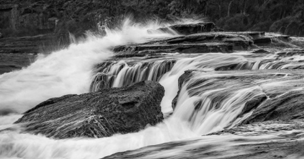 Rủ nhau nhảy sông, 1 người chết, dân mạng tranh cãi người sống sót có phạm tội avatar1744590170161 1744590170291116607438 0 60 271 494 crop 17445901954551361603774jpg