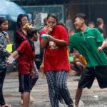 Myanmar đón Tết trong đống đổ nát và động đất mới tiếp nối: Xót xa hình ảnh những đứa trẻ chơi té nước giữa khó khăn chồng chất avatar1744617541539 1744617541919372360708 0 44 315 548 crop 17446175651561797279181jpg