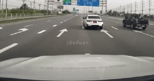 Xích mích ở trạm thu phí, tài xế BMW đuổi theo xe bán tải, camera ghi lại màn trả thù đáng sợ avatar1744954957649 1744954958053227910318gifpng