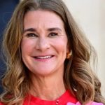 Vợ cũ Bill Gates tiết lộ lời khuyên từ Warren Buffett bà luôn nghĩ tới mỗi khi cảm thấy không chắc chắn avatar1745031648538 17450316488651494426814 0 26 709 1160 crop 1745031688378711595594jpg