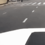 Sang đường không quan sát, cặp vợ chồng bị ô tô tông trúng, cảnh tượng sau đó thật không thể tin nổi avatar1745034244732 1745034244971391114486gifpng