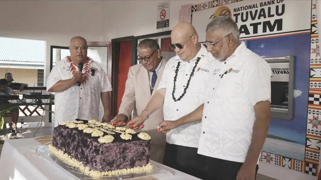 Quốc đảo hẹp nhất thế giới ăn mừng vì có máy ATM đầu tiên, thủ tướng ca ngợi đây là ‘cột mốc quan trọng’ với đất nước- Ảnh 1.