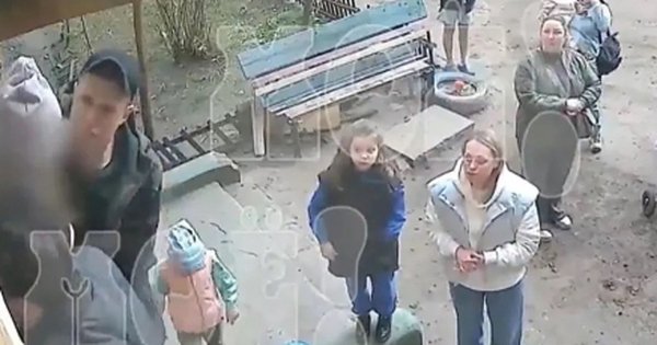 Bé gái 2 tuổi trèo cửa sổ cầu cứu sau 4 ngày bị mẹ bỏ rơi, chỉ uống nước bồn cầu avatar1745051168971 17450511693861653329565 0 7 273 444 crop 1745051207076222647379jpeg