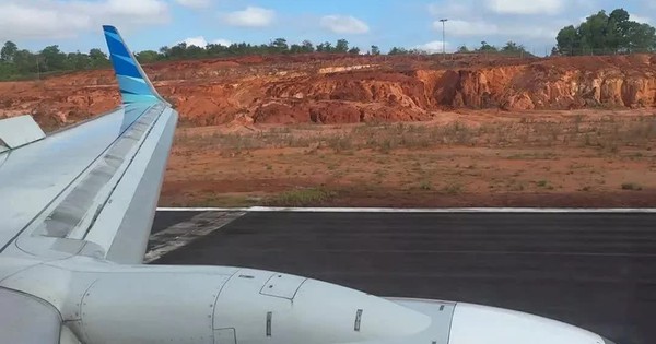 Lốp máy bay bất ngờ văng ra lúc hạ cánh, hành khách thót tim avatar1745226661877 174522666212484399707jpeg