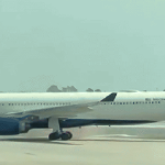 NÓNG: Máy bay chở 200 người bốc cháy ngay trước khi cất cánh, hành khách phải sơ tán khẩn cấp avatar1745253919867 174525392053518495290gifpng