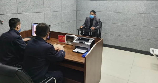 Phát hiện người đàn ông ra cây ATM rút liên tục hơn 437 triệu đồng trong 2 giờ, nhân viên ngân hàng lập tức báo cảnh sát: Thủ đoạn rửa tiền mới bị lật tẩy avatar1745335534079 17453355344642065289537 79 0 546 747 crop 17453355627521184136038png