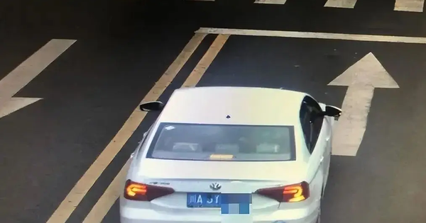 Ô tô 4 chỗ vượt 6 lượt đèn đỏ liên tiếp bị yêu cầu dừng xe: Cảnh tượng trong xe khiến CSGT thay đổi thái độ, mời đi luôn avatar1745375178086 1745375178460178016126png