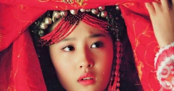 Bí ẩn đằng sau chiếc khăn voan đỏ trong hôn nhân Trung Hoa cổ đại avatar1745478451914 1745478453345465775372 0 78 275 518 crop 17454784775771324382328jpg