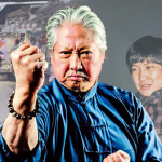 "Ông vua võ thuật" sở hữu khối tài sản kếch xù: Ăn mặc giản dị, ngồi xe lăn đi chợ tự tay mua thịt lợn avatar1745817474468 17458174748311006323346png