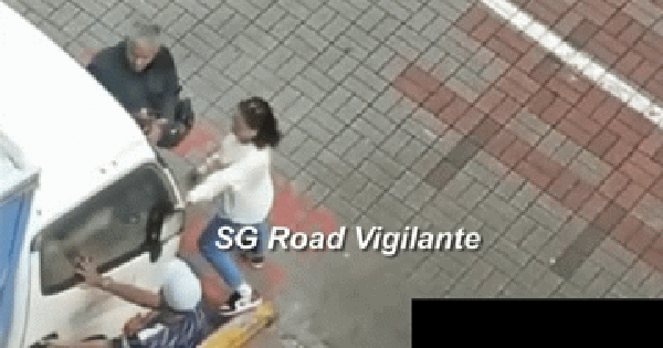 Tranh chấp với ô tô tải, 2 người dùng cơ thể để chặn xe, clip hiện trường khiến ai cũng hoang mang avatar1745819811897 1745819812247871545180gifpng