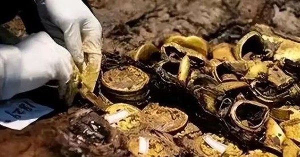 Người nông dân đang làm đồng vô tình phát hiện một hộp gỗ chứa 70kg vàng avatar1745824558971 17458245592491188571752jpg