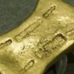 Đang nhổ cỏ, ông nông dân vô tình đào được chiếc hộp chứa 70kg vàng avatar1745992496232 17459924966661292091855 0 40 315 544 crop 17459925161061315174574jpg