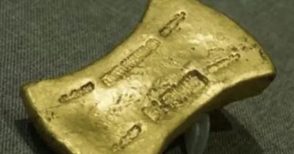 Đang nhổ cỏ, ông nông dân vô tình đào được chiếc hộp chứa 70kg vàng avatar1745992496232 17459924966661292091855 0 40 315 544 crop 17459925161061315174574jpg