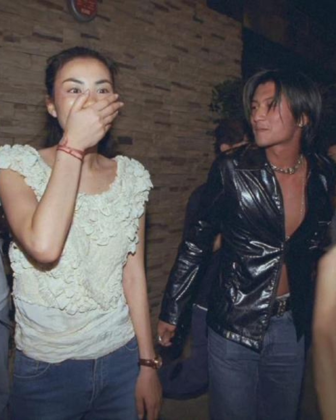 Câu hỏi chưa lời giải của showbiz: Tạ Đình Phong và Vương Phi vượt qua tất cả để tái hợp nhưng 11 năm vẫn không kết hôn- Ảnh 1. Câu hỏi chưa lời giải của showbiz: Tạ Đình Phong và Vương Phi vượt qua tất cả để tái hợp nhưng 11 năm vẫn không kết hôn- Ảnh 1.