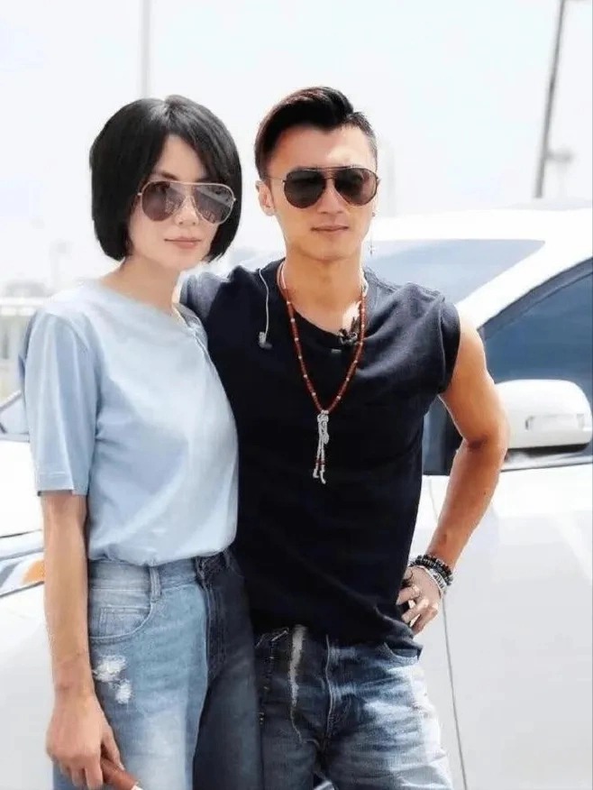 Câu hỏi chưa lời giải của showbiz: Tạ Đình Phong và Vương Phi vượt qua tất cả để tái hợp nhưng 11 năm vẫn không kết hôn- Ảnh 3. Câu hỏi chưa lời giải của showbiz: Tạ Đình Phong và Vương Phi vượt qua tất cả để tái hợp nhưng 11 năm vẫn không kết hôn- Ảnh 3.