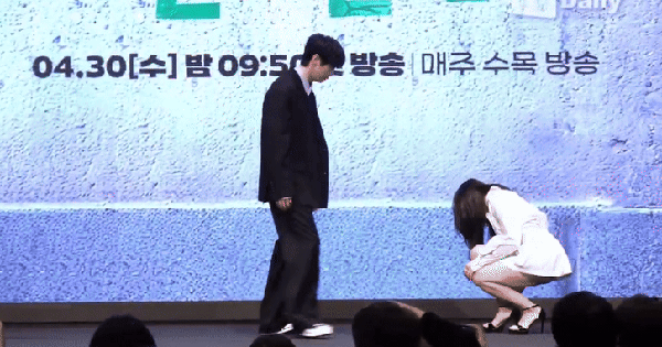 Thấy bạn diễn sắp hớ hênh, nam thần Khi Cuộc Đời Cho Bạn Quả Quýt làm 1 việc không ai ngờ, nhận được "cơn mưa" lời khen avatar1746112944311 17461129451952014703174 42 72 423 800 crop 17461130038151377489317gifpng