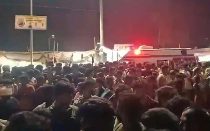 Giẫm đạp kinh hoàng tại lễ hội ở Ấn Độ, nhiều người chết và bị thương- Ảnh 1.