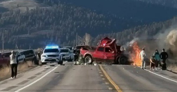 Xe chở khách du lịch va chạm xe bán tải, 7 người tử vong avatar1746282518389 17462825187491501576164 0 42 315 546 crop 1746282542897927274599jpg