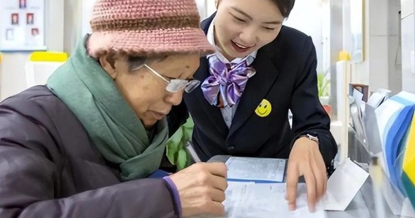 Đem hơn 1 tỷ đồng gửi tiết kiệm, 3 năm sau đi rút, ông lão rơi vào tình cảnh tiến thoái lưỡng nan avatar1746490628570 1746490628837818862148 33 0 432 638 crop 174649064987854794034jpg