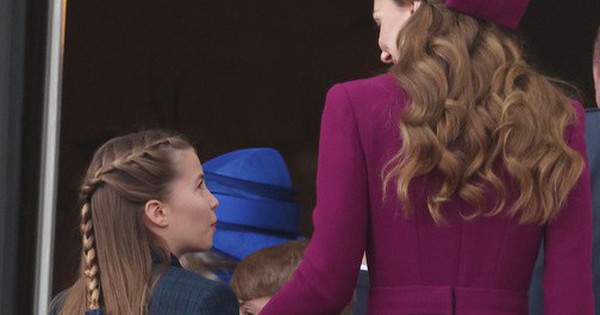 Khoảnh khắc ngọt ngào giữa Vương phi Kate và Công chúa Charlotte trên ban công Cung điện Buckingham khiến fan tan chảy avatar1746587189992 1746587190312393234776 0 31 315 535 crop 17465872028071149540588jpg